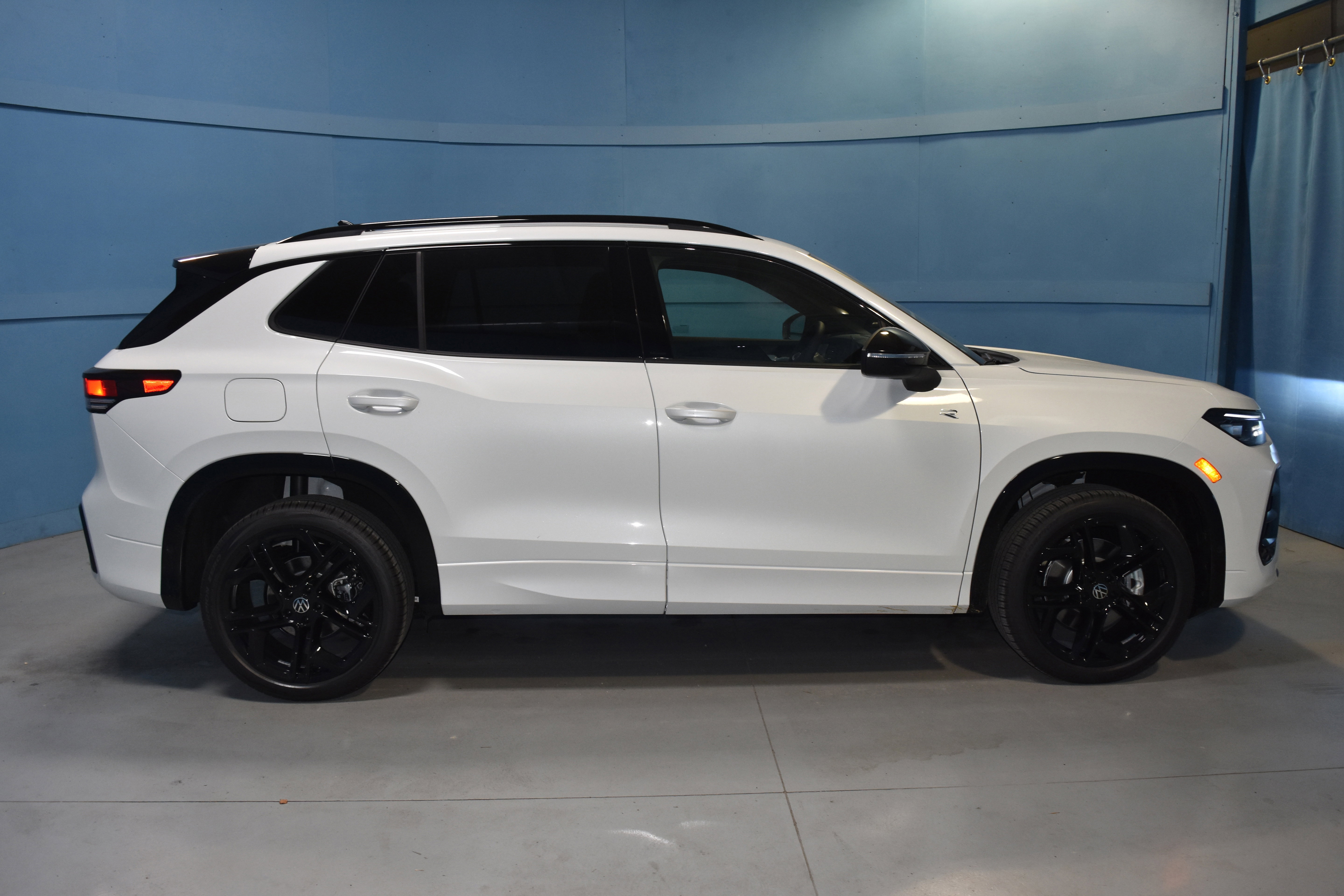 New 2026 Volkswagen Tiguan SE R-Line image 18