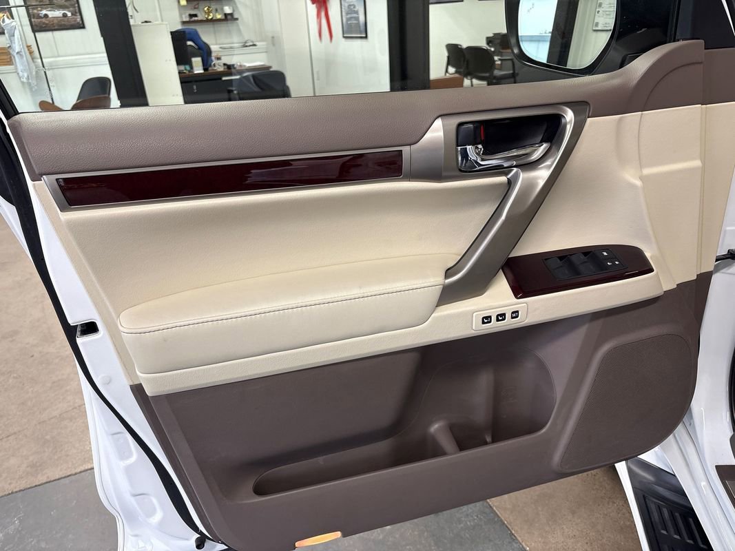 Used 2018 Lexus GX 460 image 24