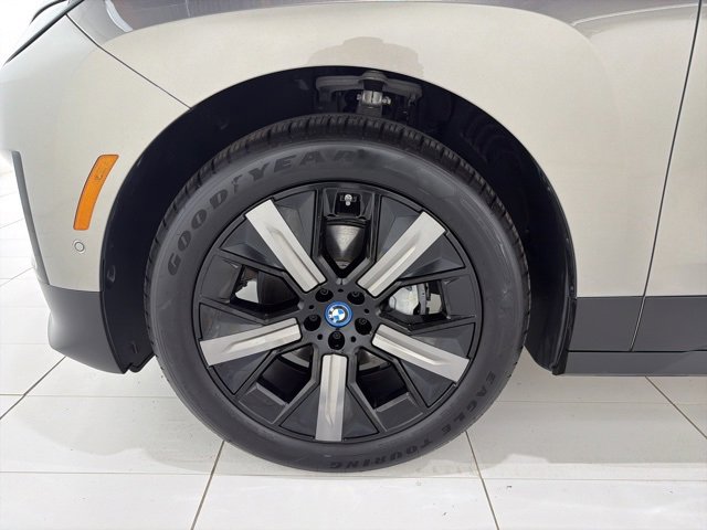 Used 2025 BMW iX xDrive50 w/ Premium Package image 44