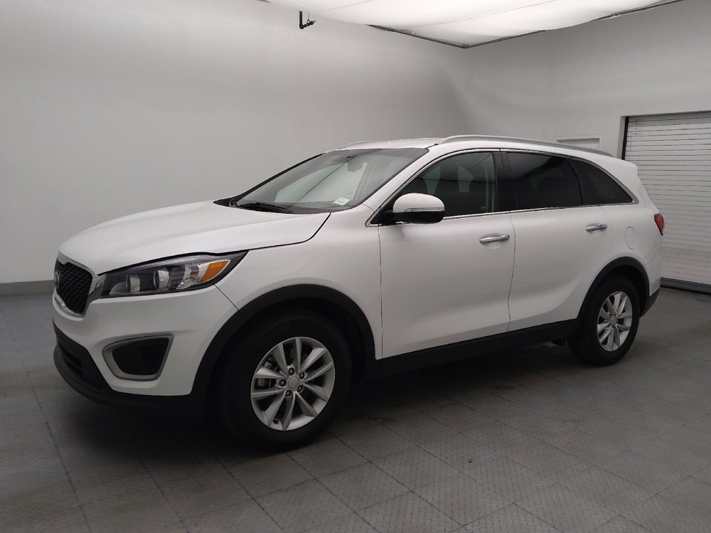 Used 2018 Kia Sorento FWD image 2