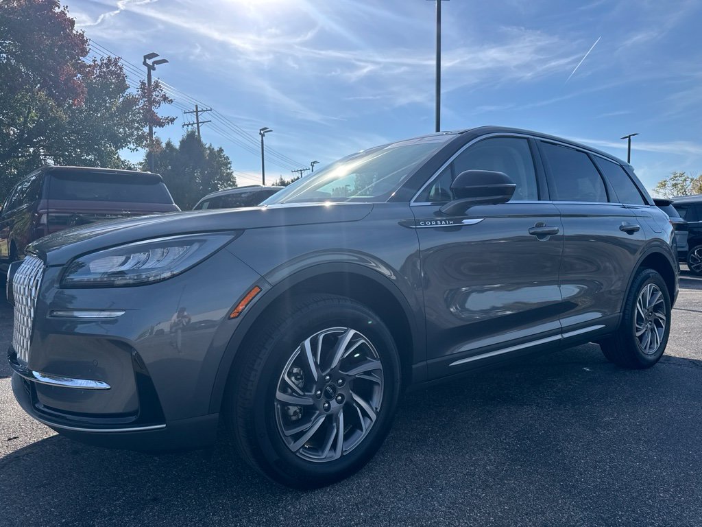Used 2025 Lincoln Corsair AWD w/ Equipment Group 101A image 7