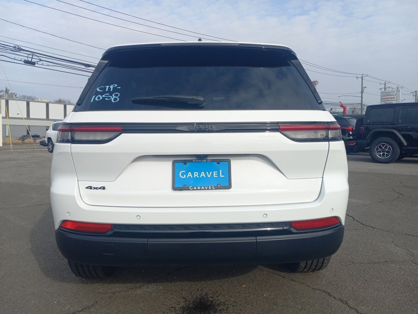 Used 2025 Jeep Grand Cherokee Altitude image 6