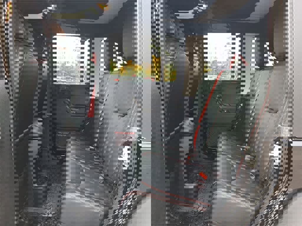 Used 2017 Jeep Wrangler Unlimited Rubicon image 25