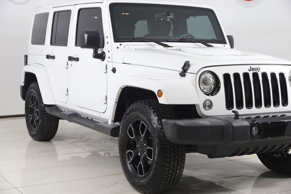 Used 2017 Jeep Wrangler Unlimited Sahara AWD/4WD image 33