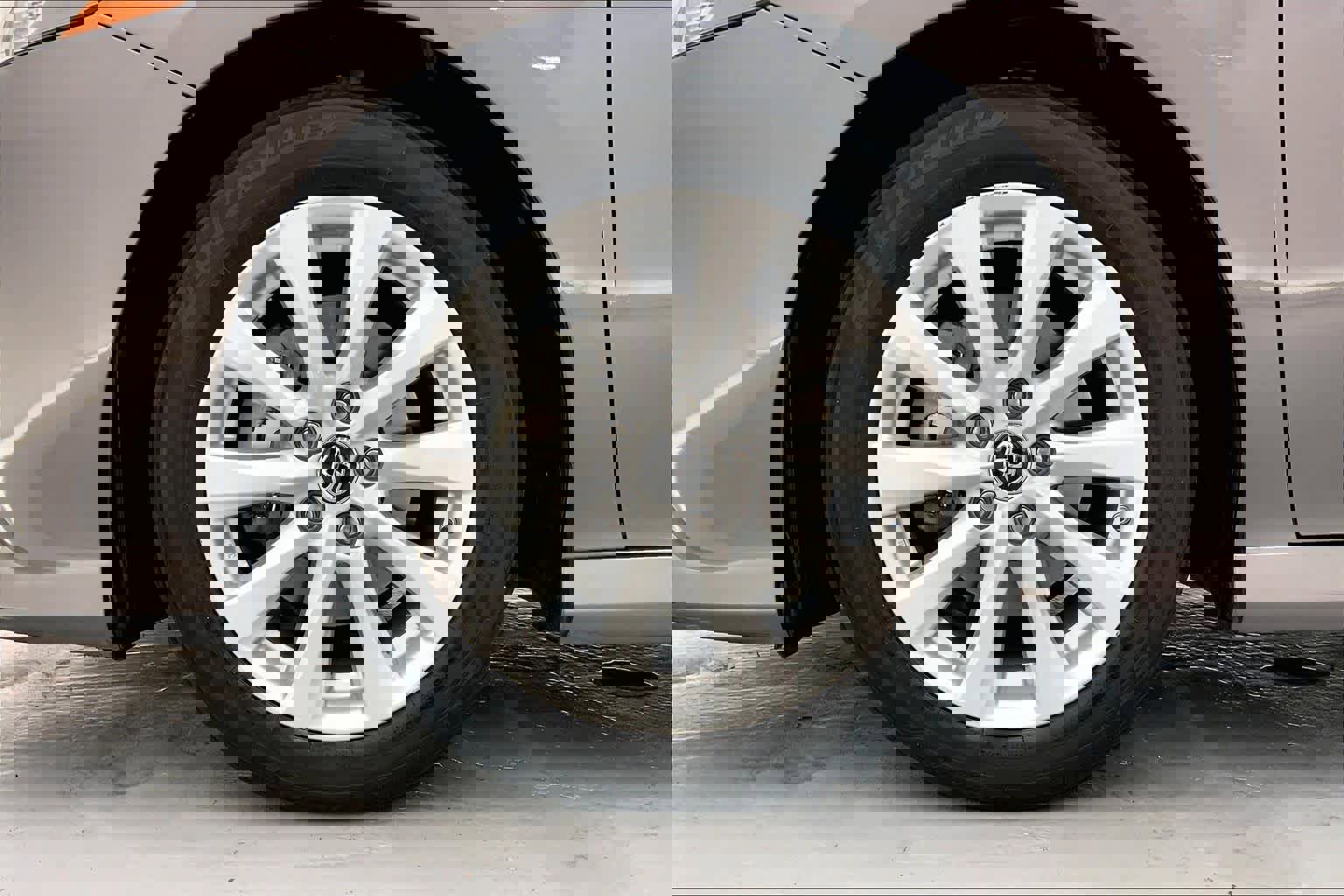 Used 2018 Toyota Camry LE image 8