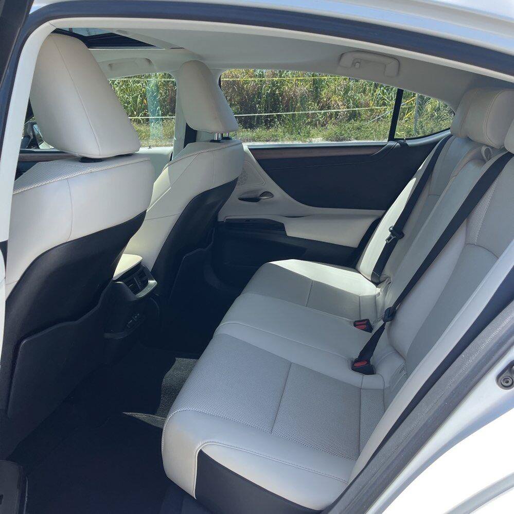 Used 2023 Lexus ES 350 w/ Premium Package FWD image 7