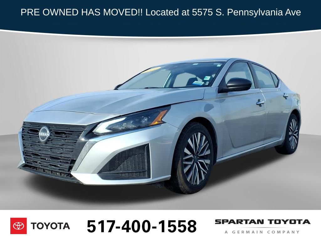 Used 2024 Nissan Altima 2.5 SV image 1