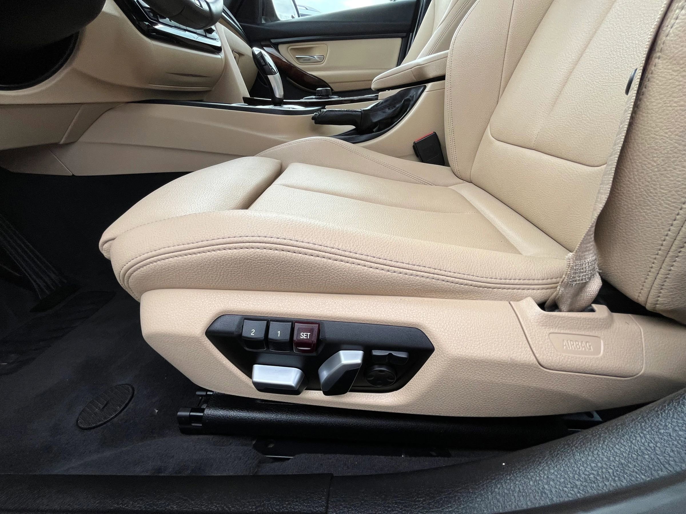 Used 2017 BMW 320i Sedan image 10