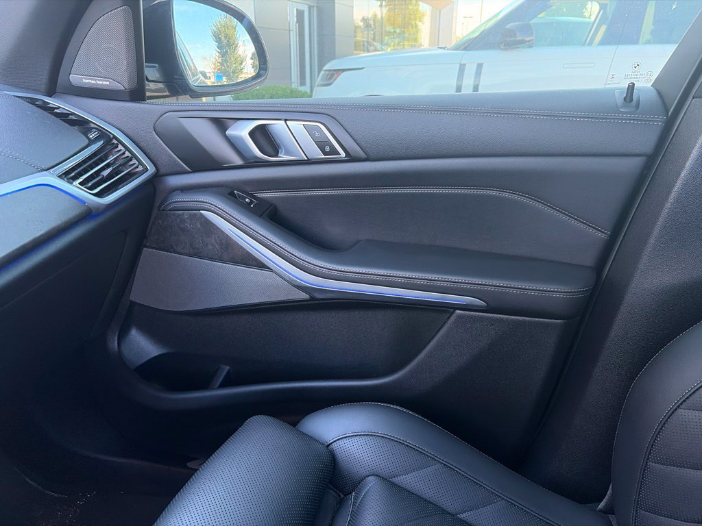 Used 2023 BMW X5 xDrive40i w/ M Sport Package AWD/4WD image 19