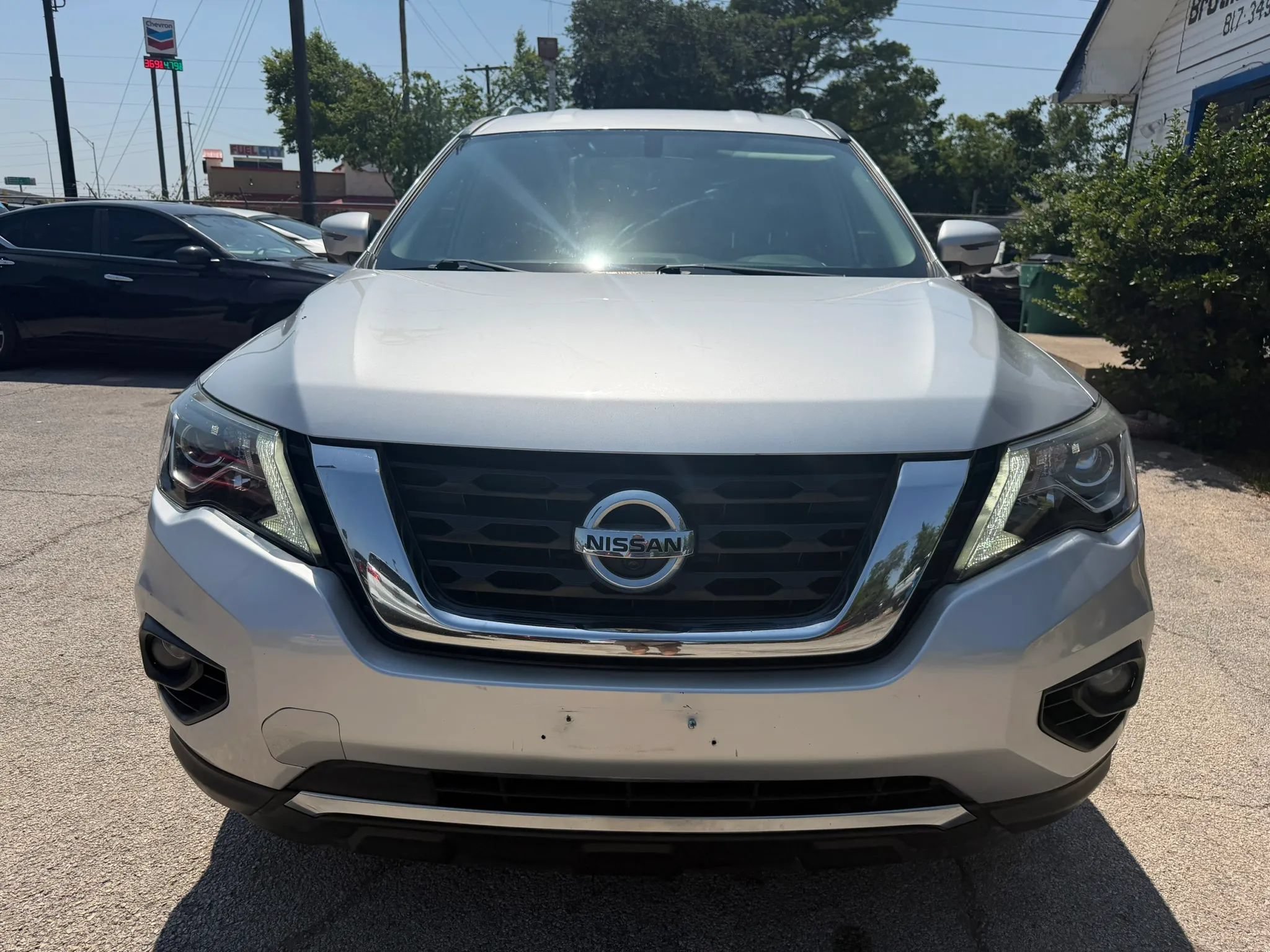 Used 2019 Nissan Pathfinder SL FWD image 2