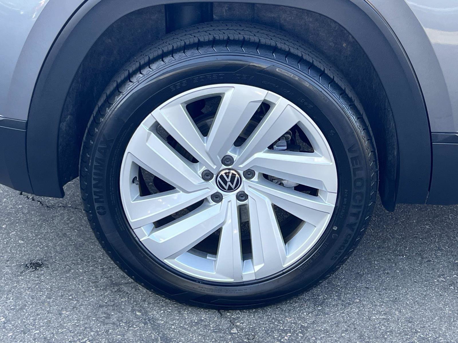 Certified 2021 Volkswagen Atlas Cross Sport SE w/ Panoramic Sunroof Package FWD image 29