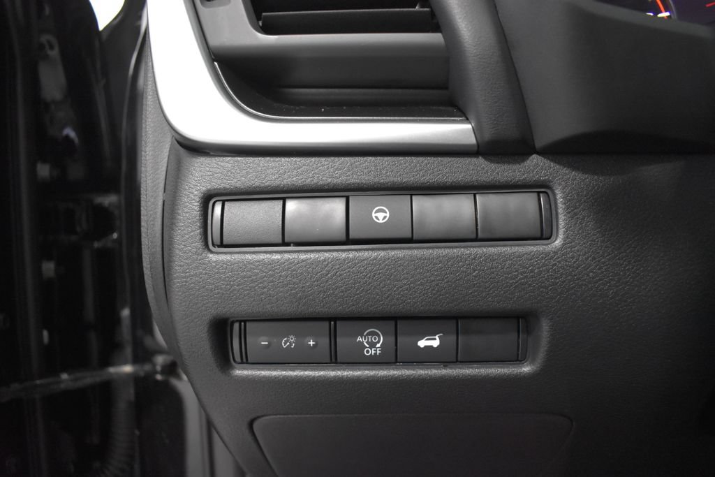 Certified 2026 Nissan Rogue Dark Armor AWD/4WD image 19
