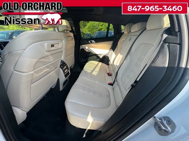Used 2021 BMW X6 xDrive40i w/ Premium Package 3 AWD/4WD image 16