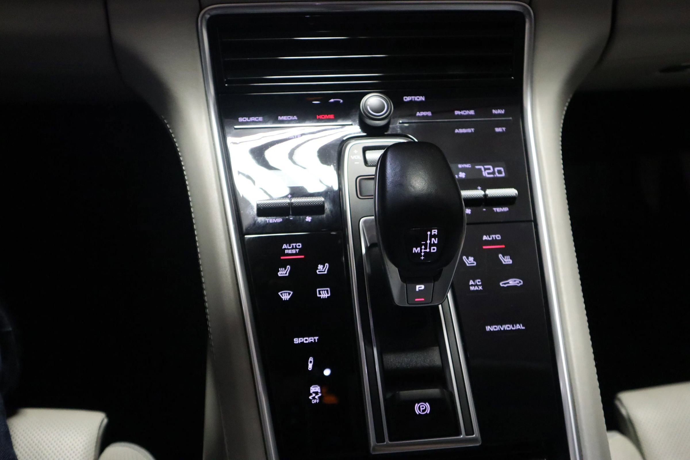 Used 2019 Porsche Panamera w/ Premium Package Plus RWD image 18