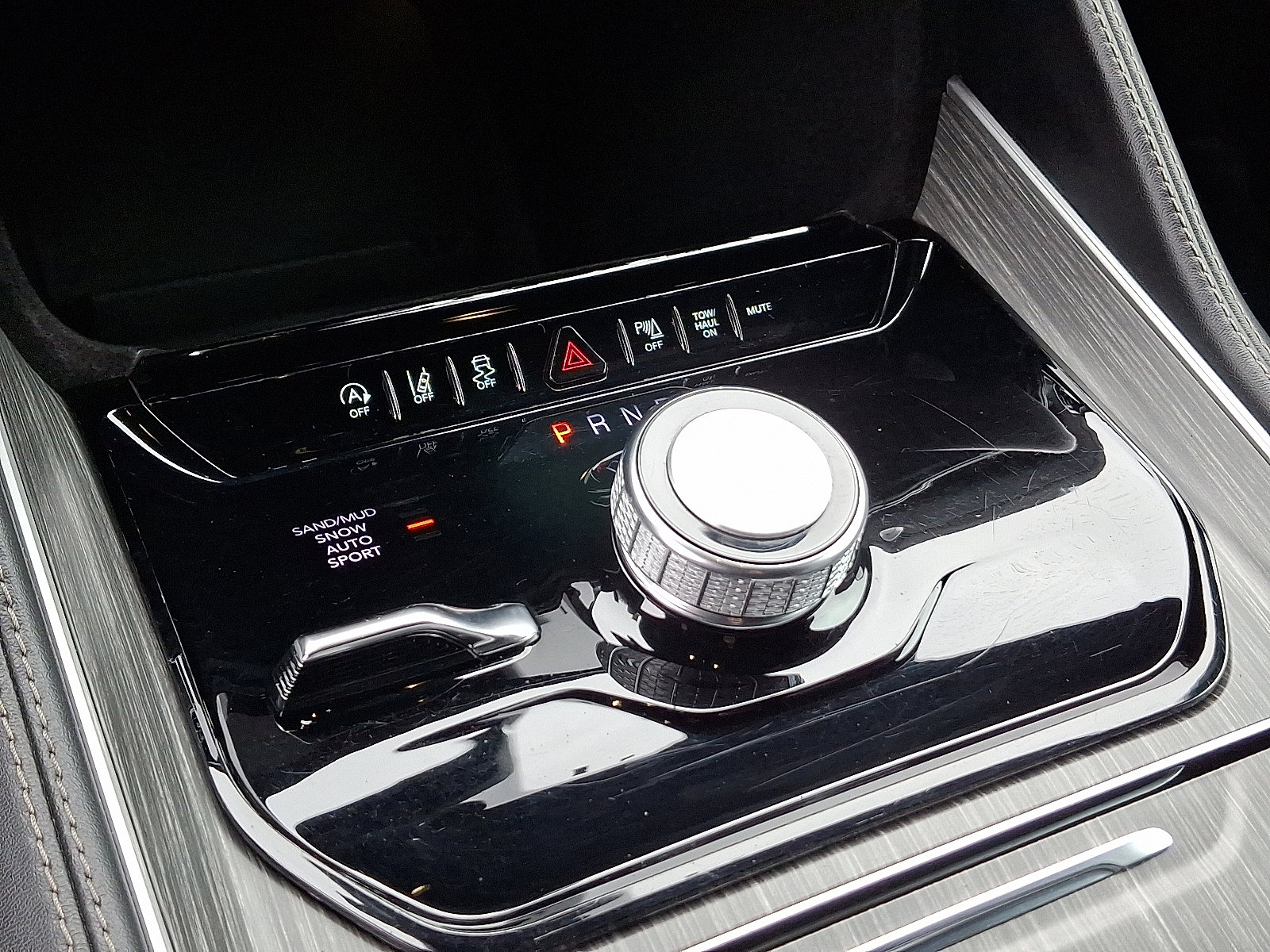 Used 2024 Jeep Wagoneer L Series II w/ Flexible Seating Group image 18