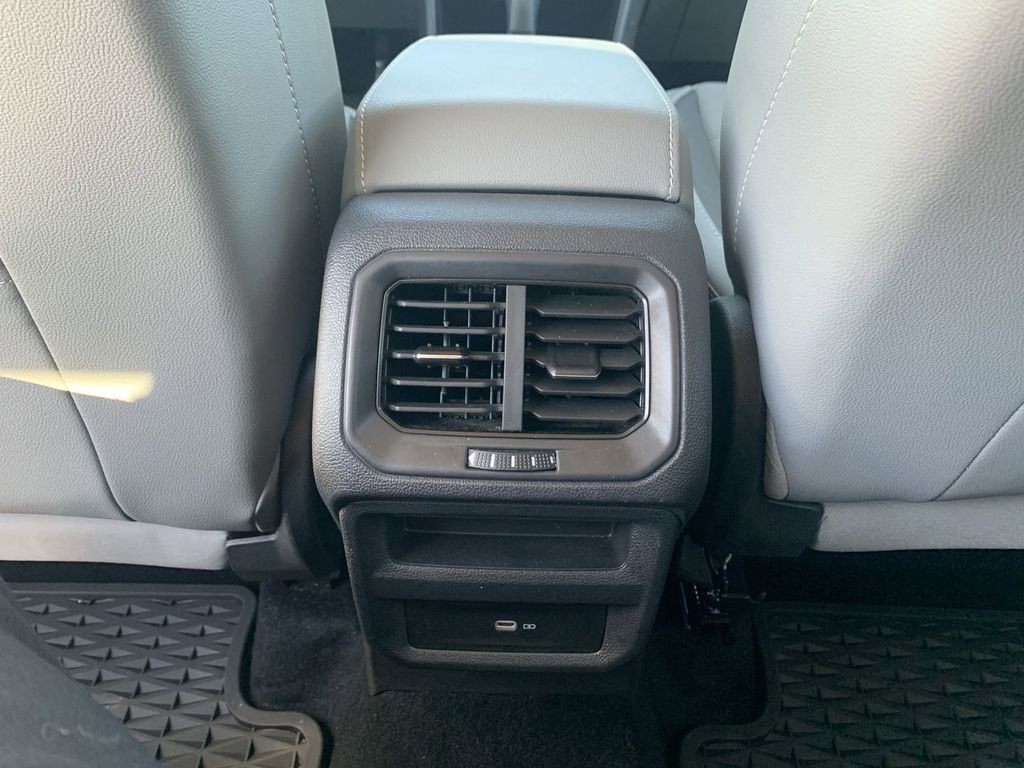 Used 2022 Volkswagen Taos SE image 19