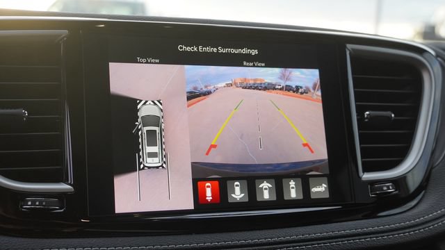 New 2026 Chrysler Pacifica Select FWD image 24