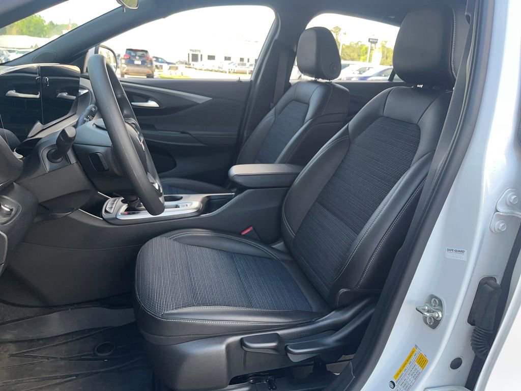 Used 2024 Buick Envista Preferred w/ Advanced Safety Package FWD image 11
