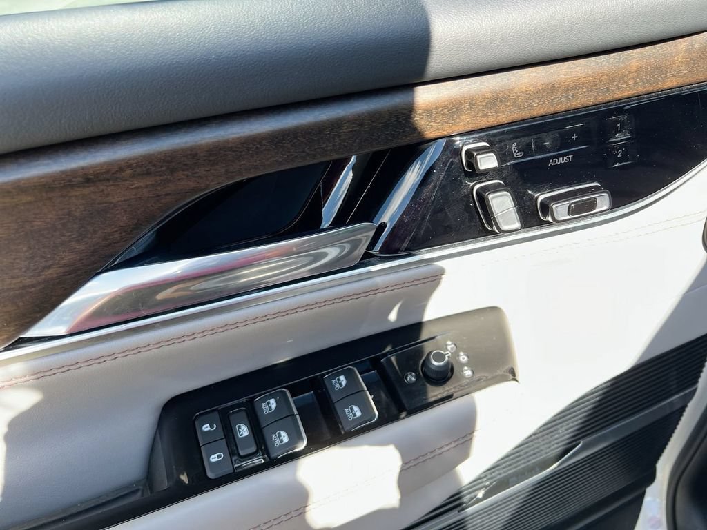 Used 2022 Jeep Grand Wagoneer Series I AWD/4WD image 11