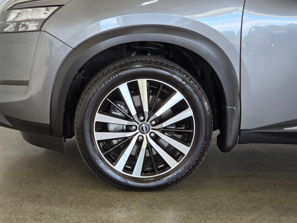 Used 2025 Nissan Pathfinder Platinum AWD/4WD image 8