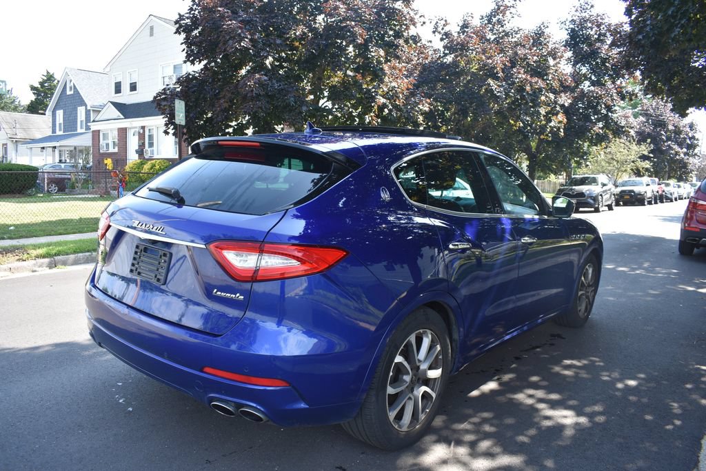 Used 2020 Maserati Levante AWD/4WD image 5