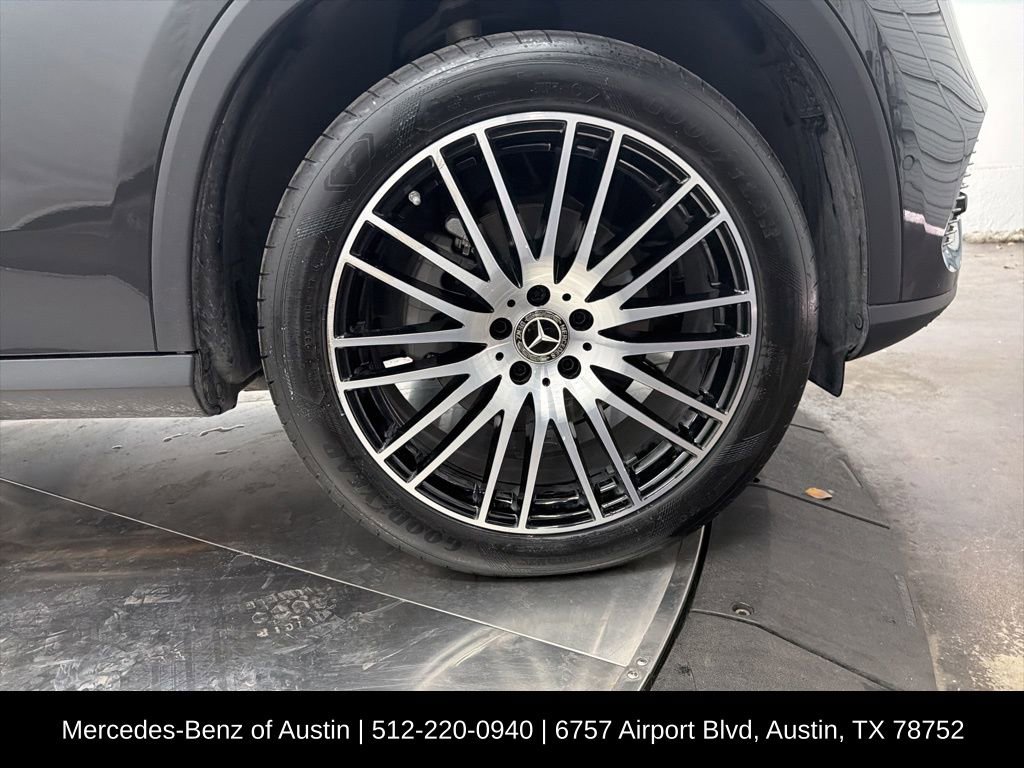 Used 2025 Mercedes-Benz GLC 300 4MATIC image 10