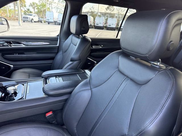 Used 2022 Jeep Wagoneer Series III w/ Flexible Seating Group image 22