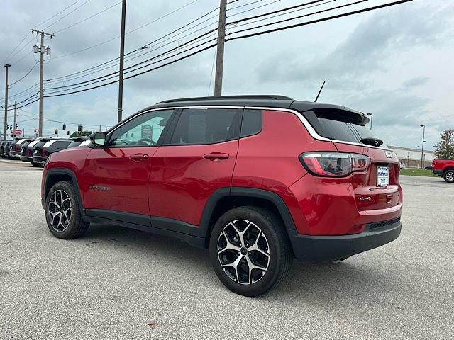 Used 2025 Jeep Compass Limited AWD/4WD image 3