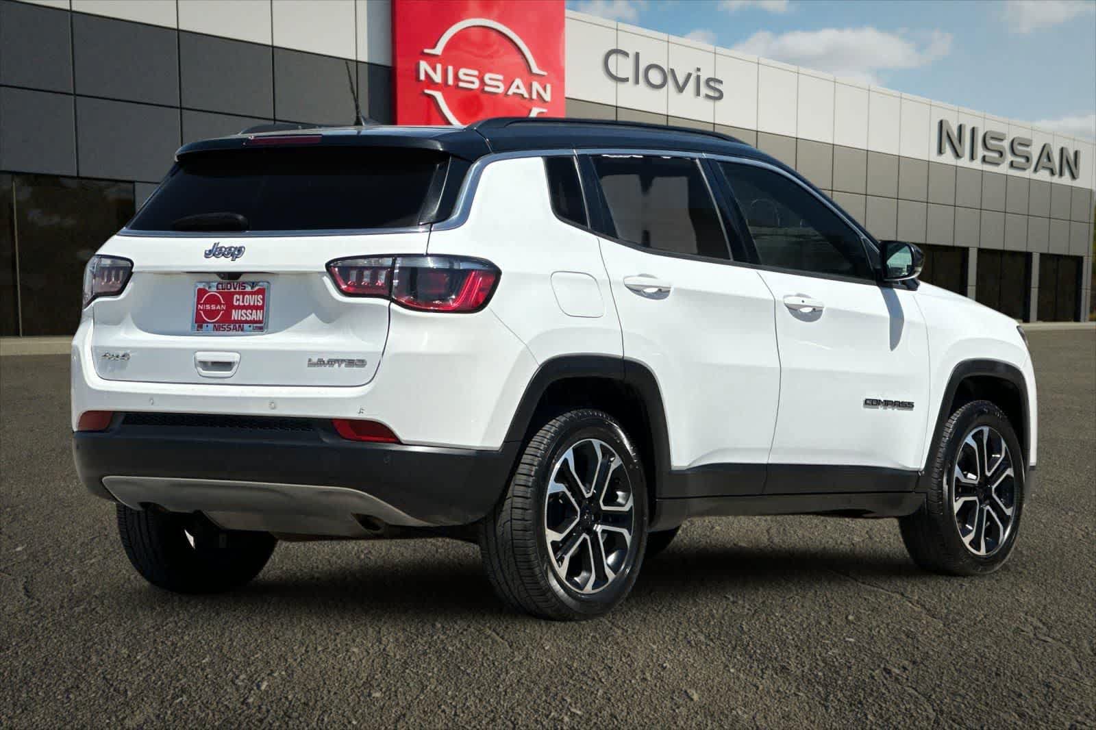 Used 2024 Jeep Compass Limited AWD/4WD image 3