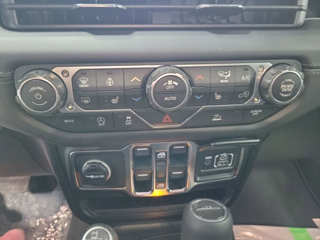 New 2026 Jeep Gladiator Sahara image 15