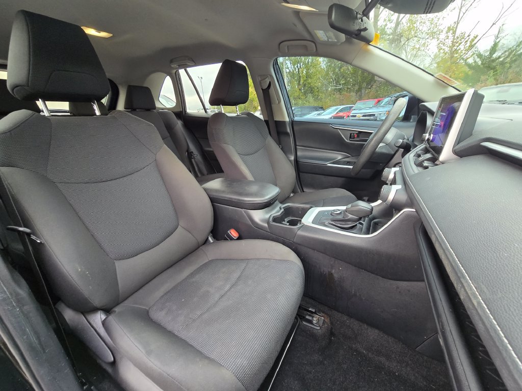 Used 2024 Toyota RAV4 LE AWD/4WD image 24