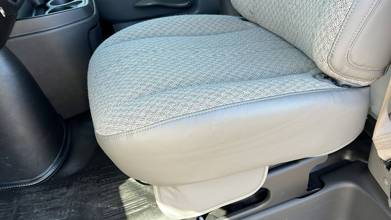 New 2024 Chevrolet Express 2500 Extended w/ Driver Convenience Package image 17