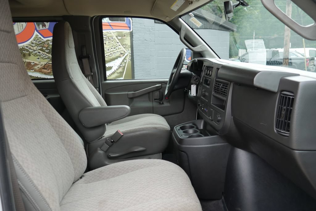 Used 2025 Chevrolet Express 3500 LS RWD image 8