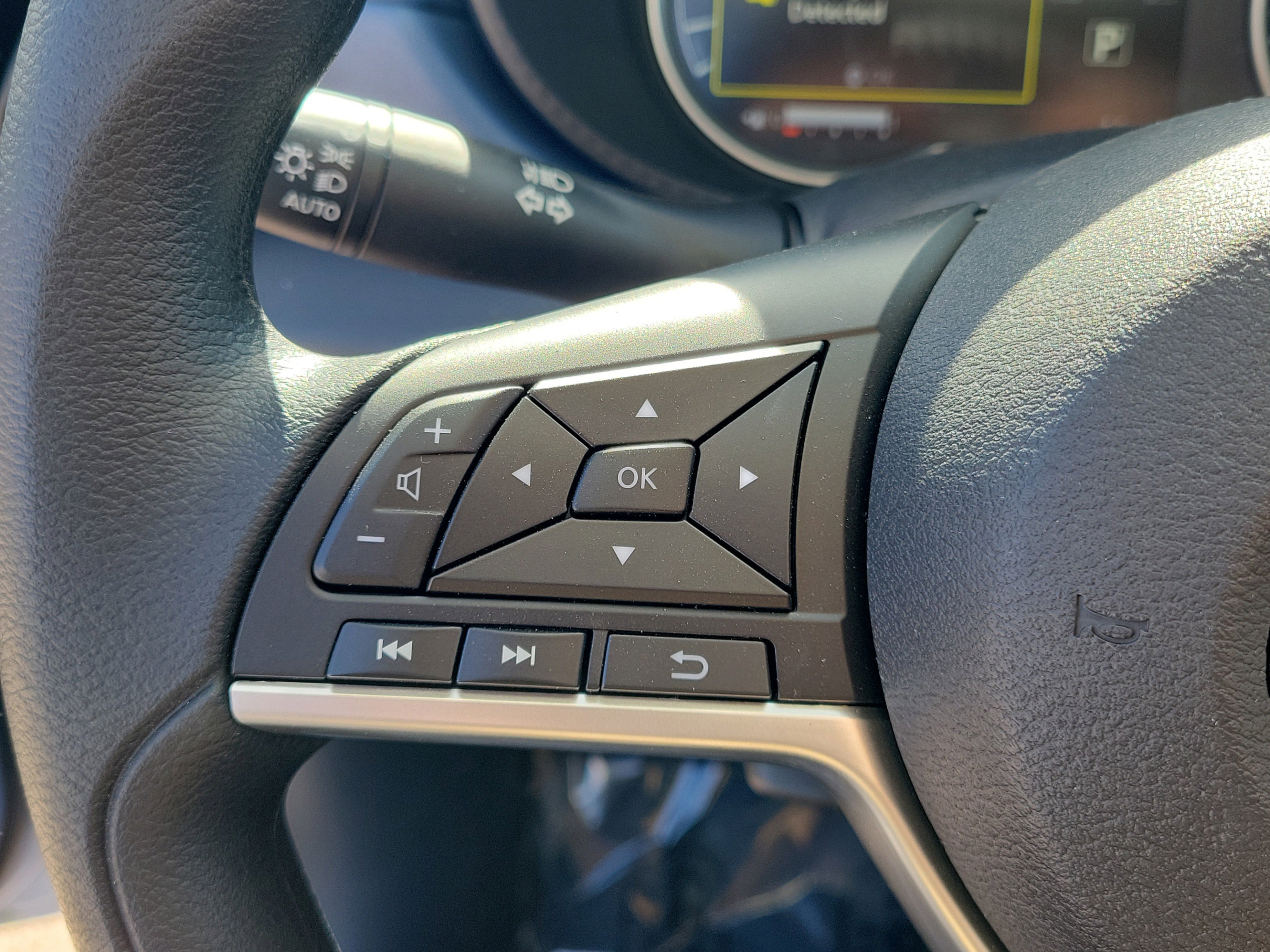 New 2025 Nissan Versa SV w/ Trunk Package FWD image 23