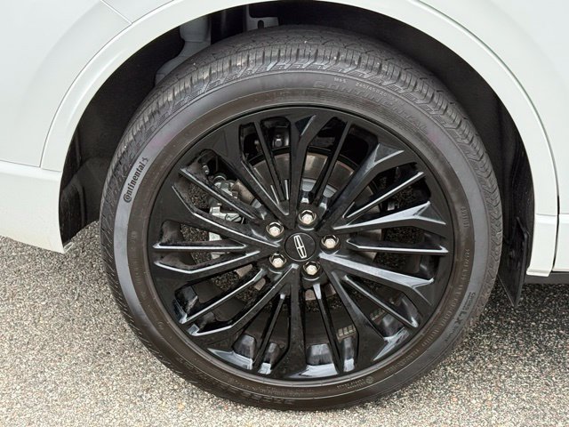 Used 2025 Lincoln Corsair Reserve w/ Equipment Group 202A FWD image 6