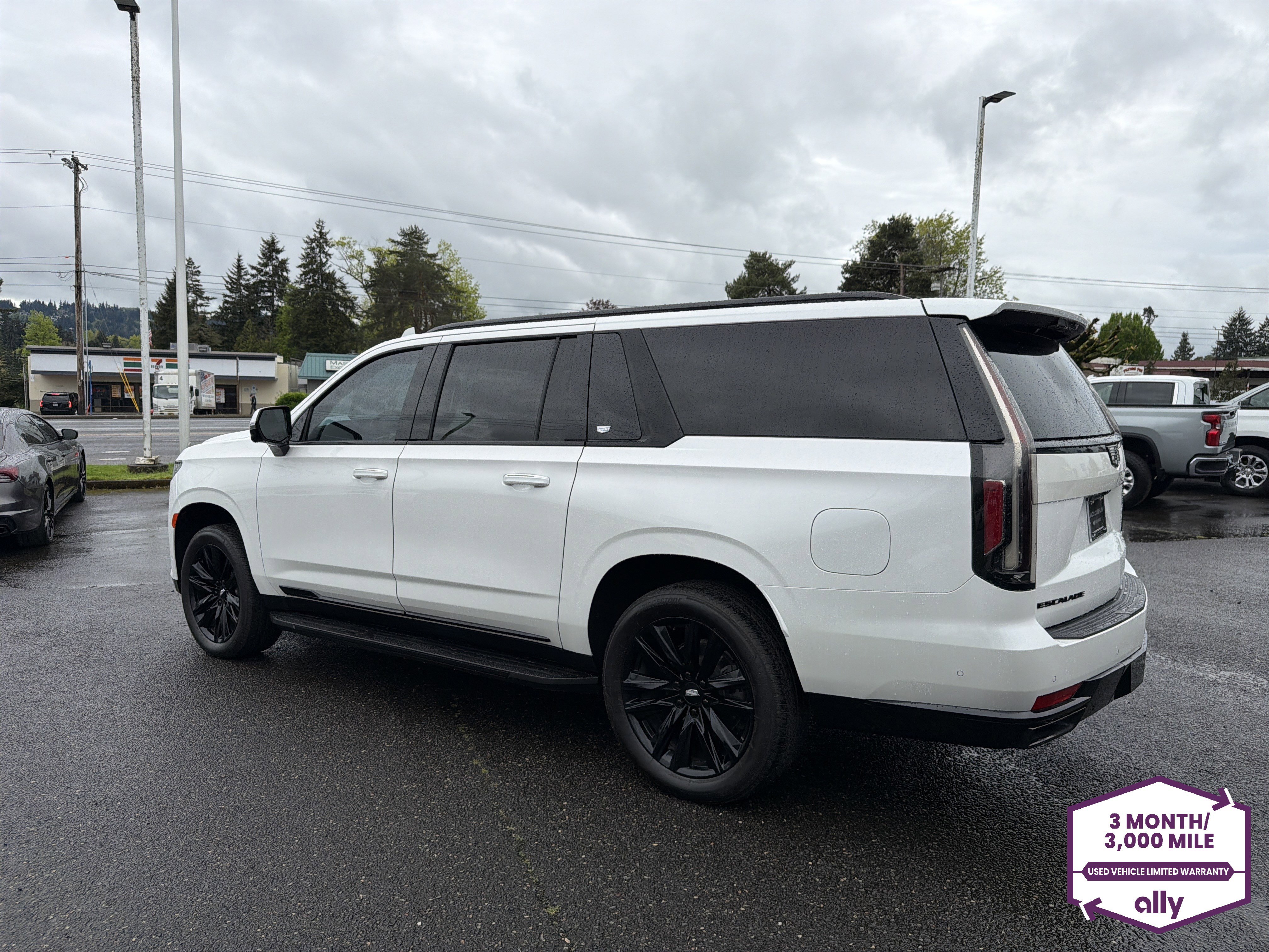 Used 2021 Cadillac Escalade ESV Sport Platinum w/ Heavy-Duty Trailer Package image 3