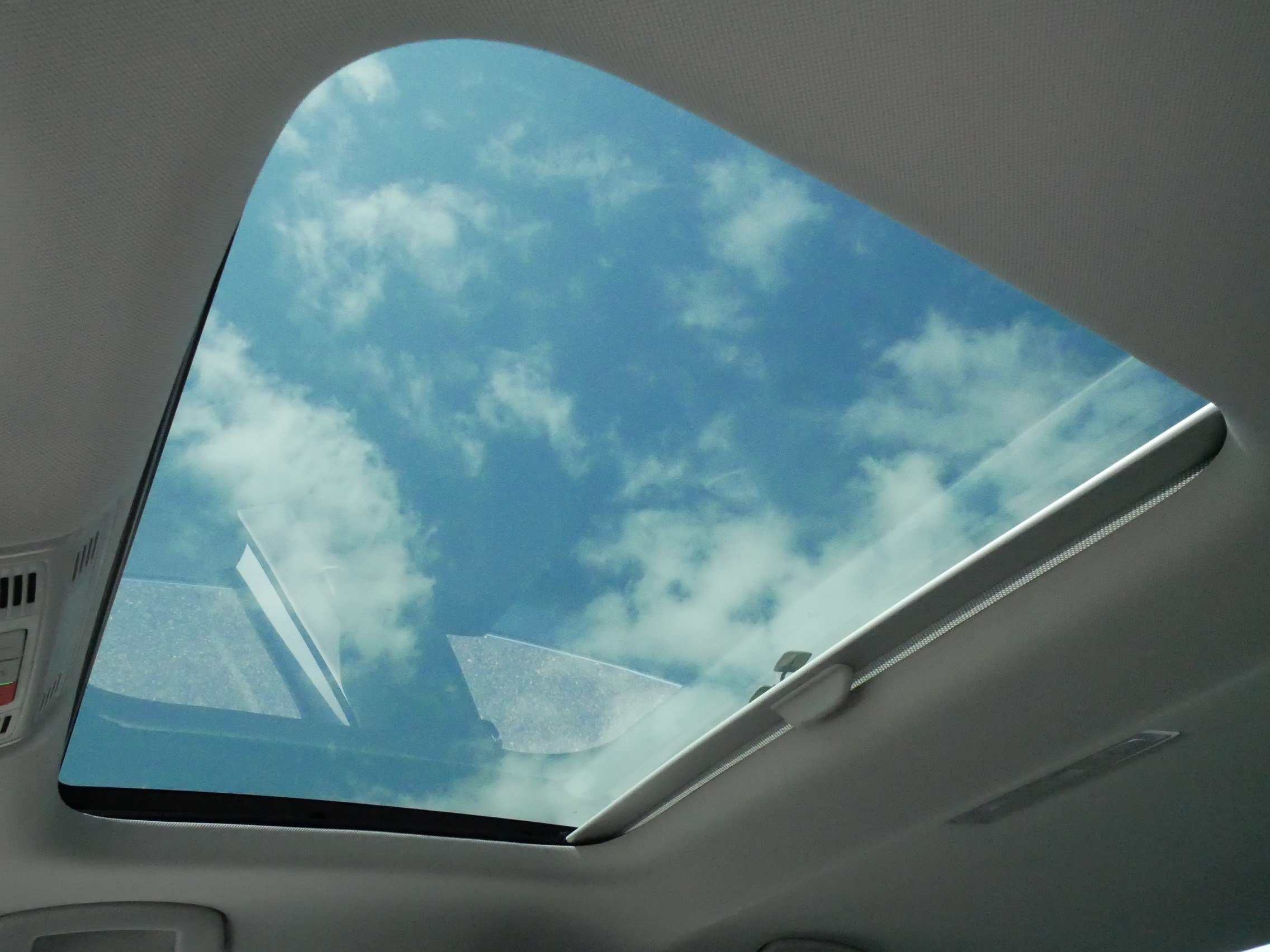 Certified 2023 Volkswagen Jetta SE w/ Panoramic Sunroof Package FWD image 31