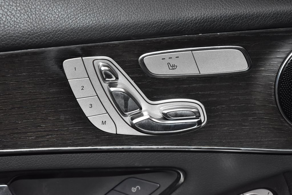 Used 2020 Mercedes-Benz GLC 300 4MATIC image 5