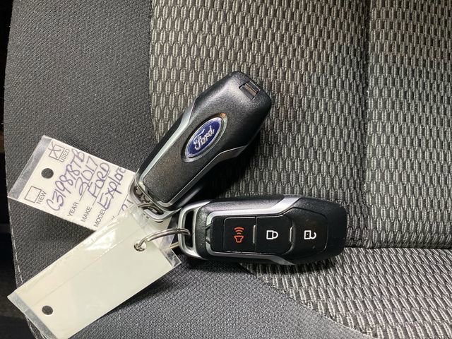 Used 2017 Ford Explorer XLT image 24