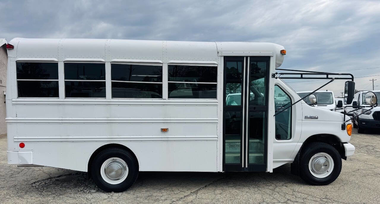 Used 2006 Ford E-350 and Econoline 350 Super Duty RWD image 6