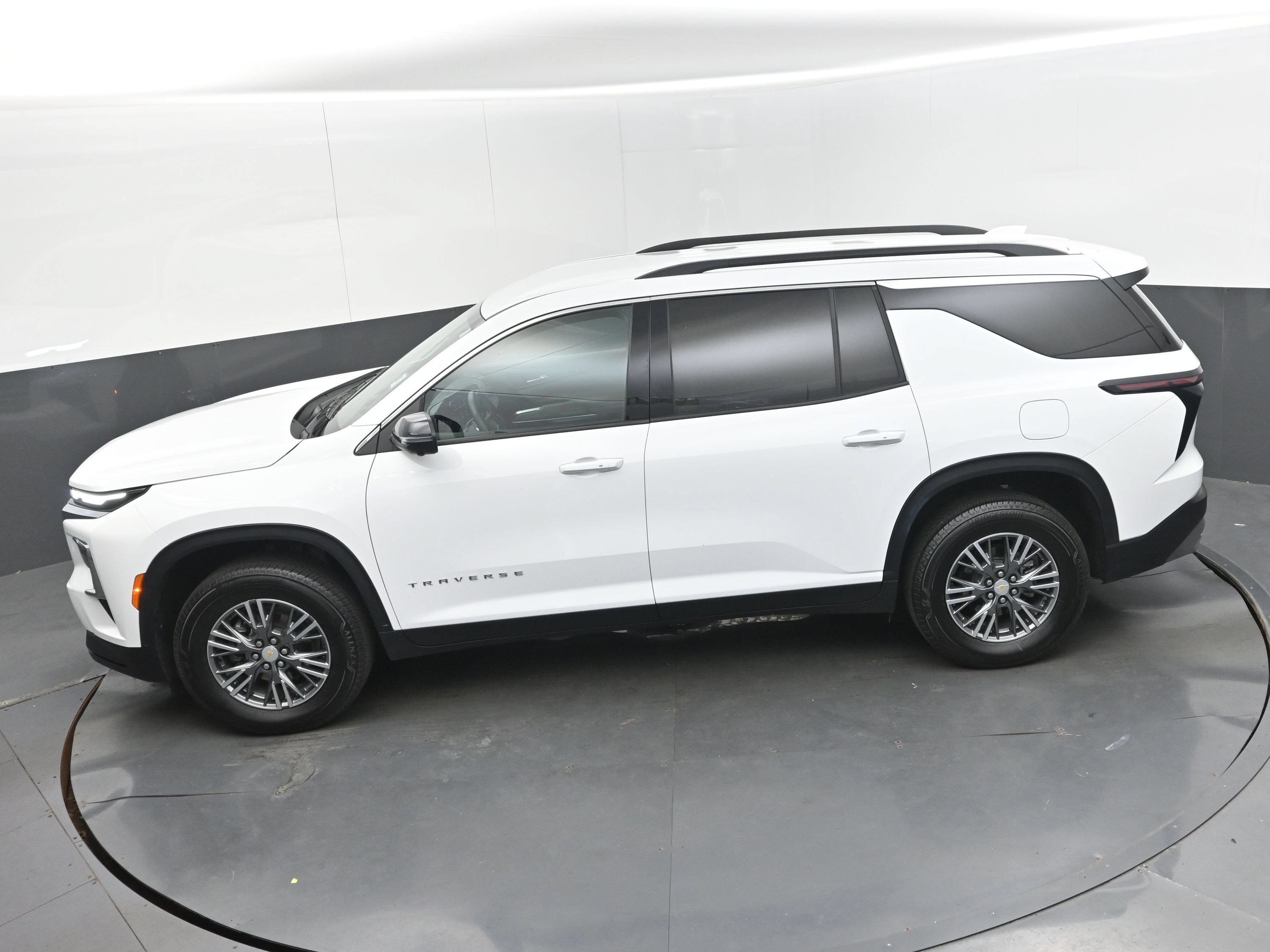 Used 2026 Chevrolet Traverse LT w/ Driver Confidence Package FWD image 34