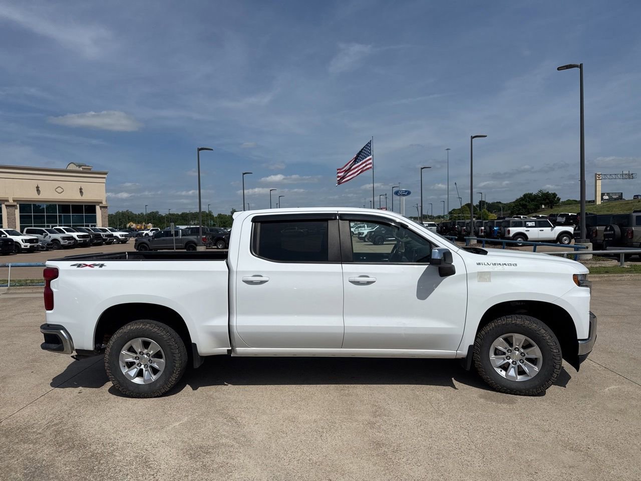 Used 2020 Chevrolet Silverado 1500 LT w/ Bed Protection Package AWD/4WD image 16