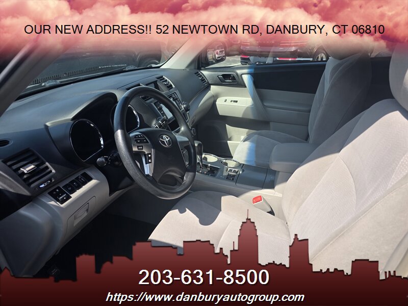 Used 2013 Toyota Highlander 4WD w/ Cold Weather Pkg image 8