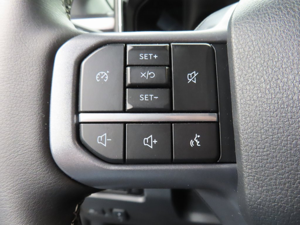 Used 2025 Ford F350 Lariat w/ Black Appearance Package image 63