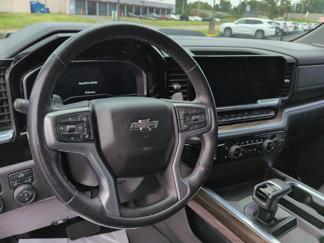 Used 2022 Chevrolet Silverado 1500 LT Trail Boss w/ LPO, Dark Essentials Package AWD/4WD image 14