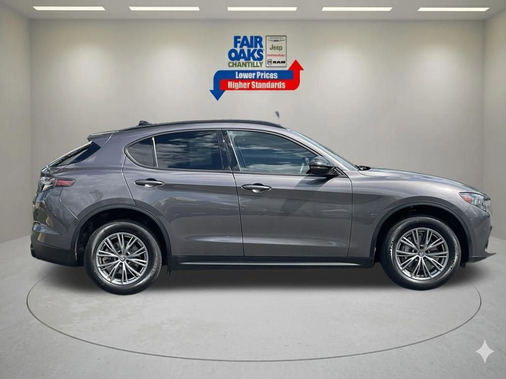 Used 2024 Alfa Romeo Stelvio Sprint AWD/4WD image 5
