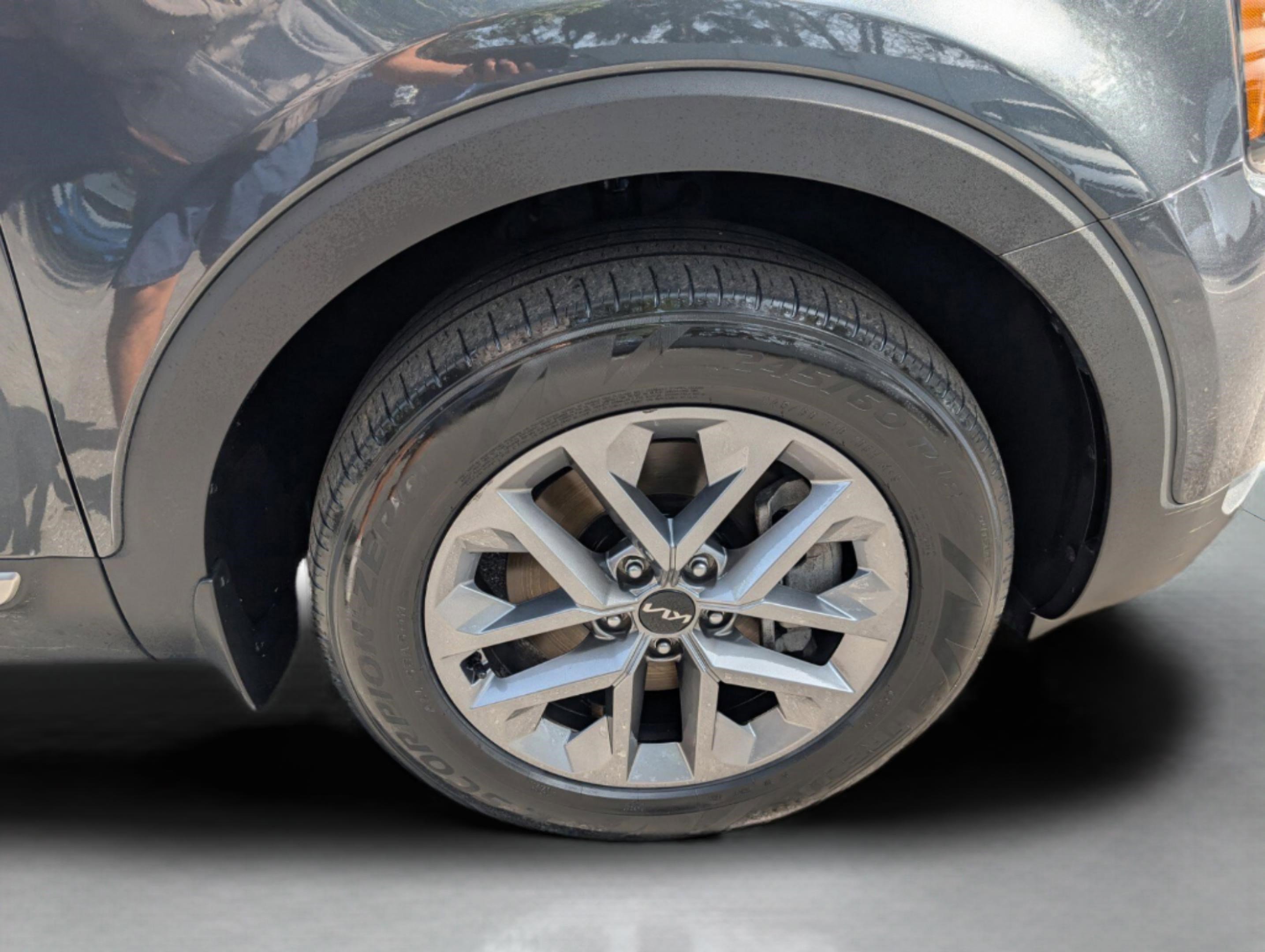 Certified 2024 Kia Telluride LX image 28