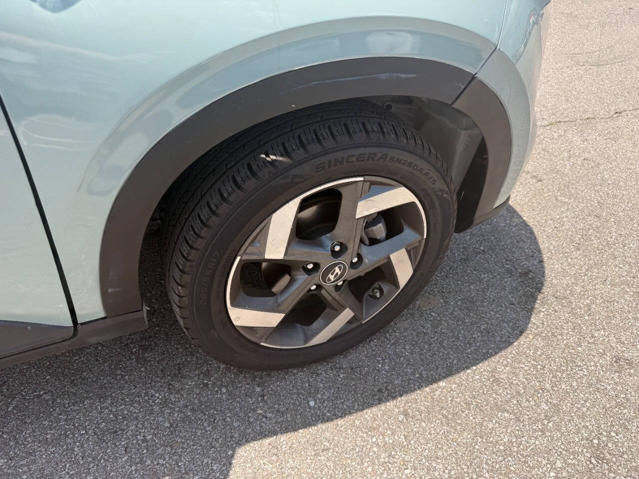 Used 2025 Hyundai Venue SEL FWD image 39