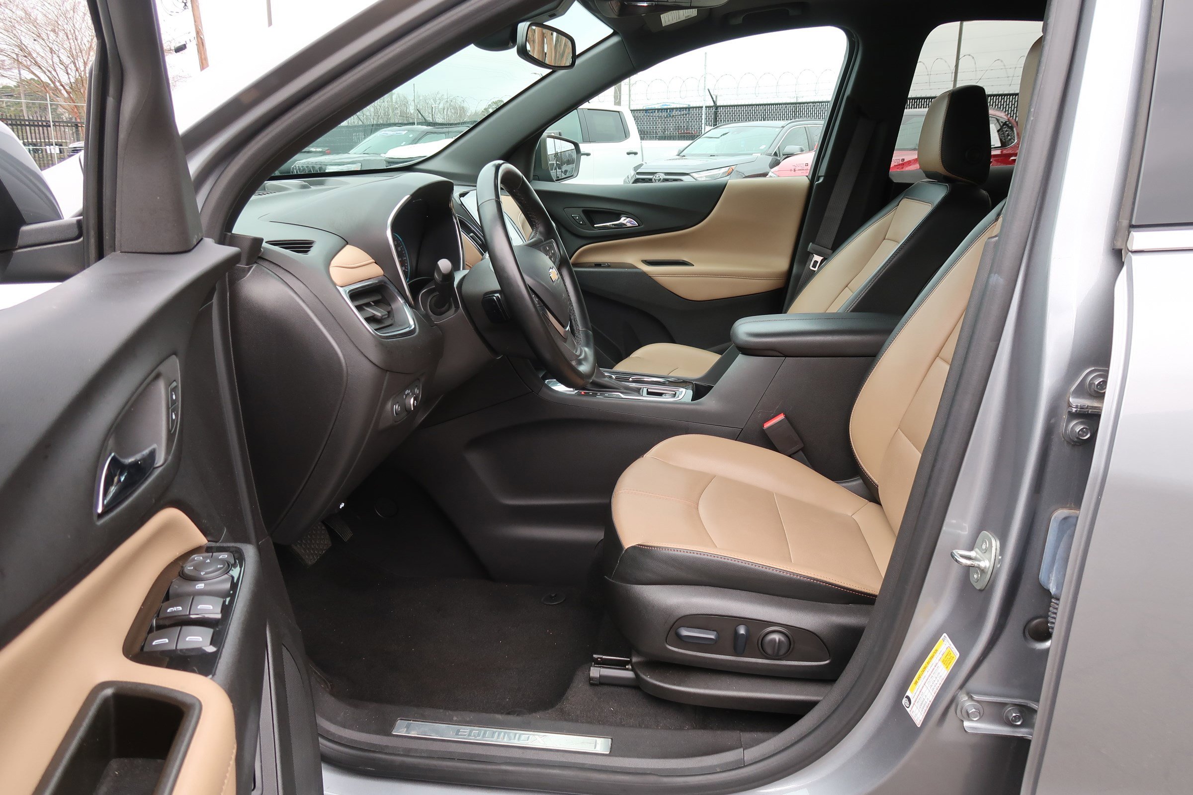 Used 2023 Chevrolet Equinox Premier image 15