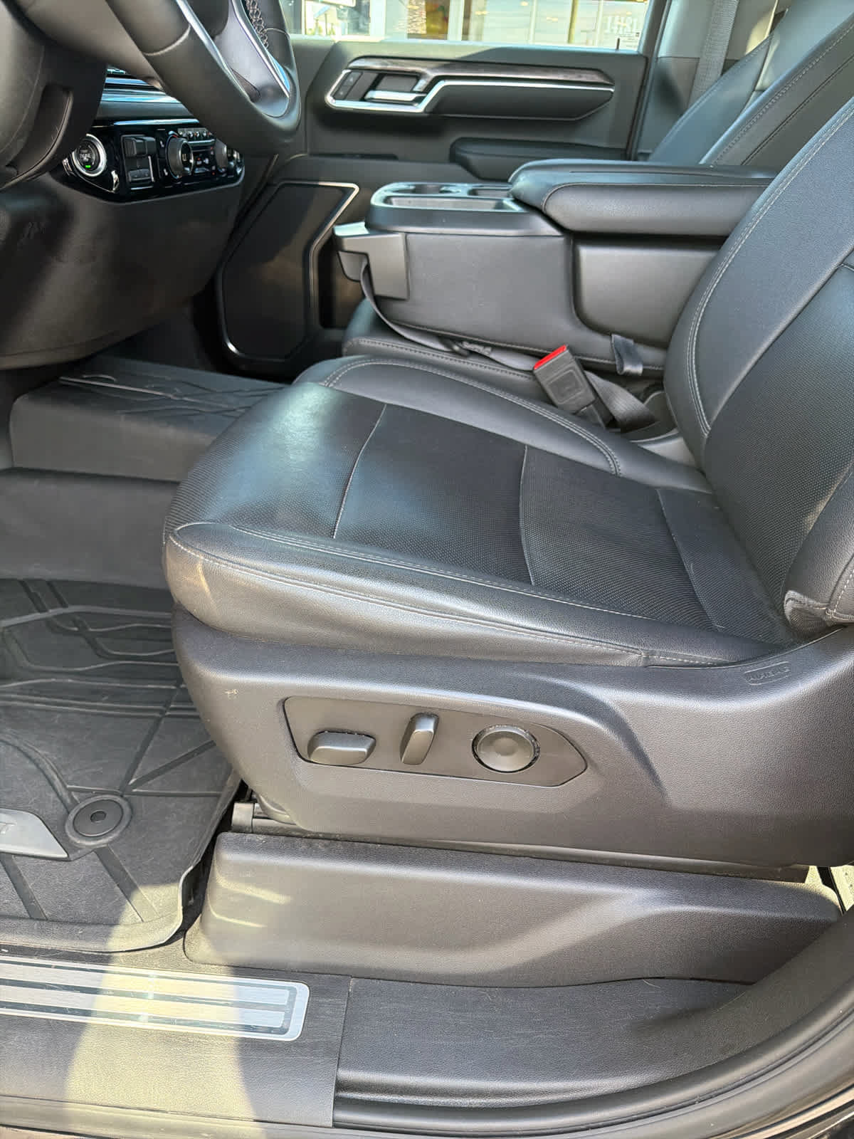 Used 2024 Chevrolet Silverado 2500 LTZ RWD image 18